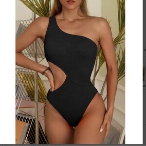 Women's Cupshe Asymmetrical Cut-Out Ribbed One-Piece Swimsuit NWT